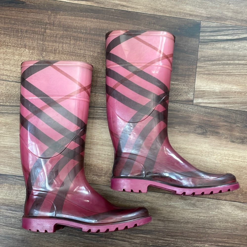 Burberry Rain Boots - Pink Check